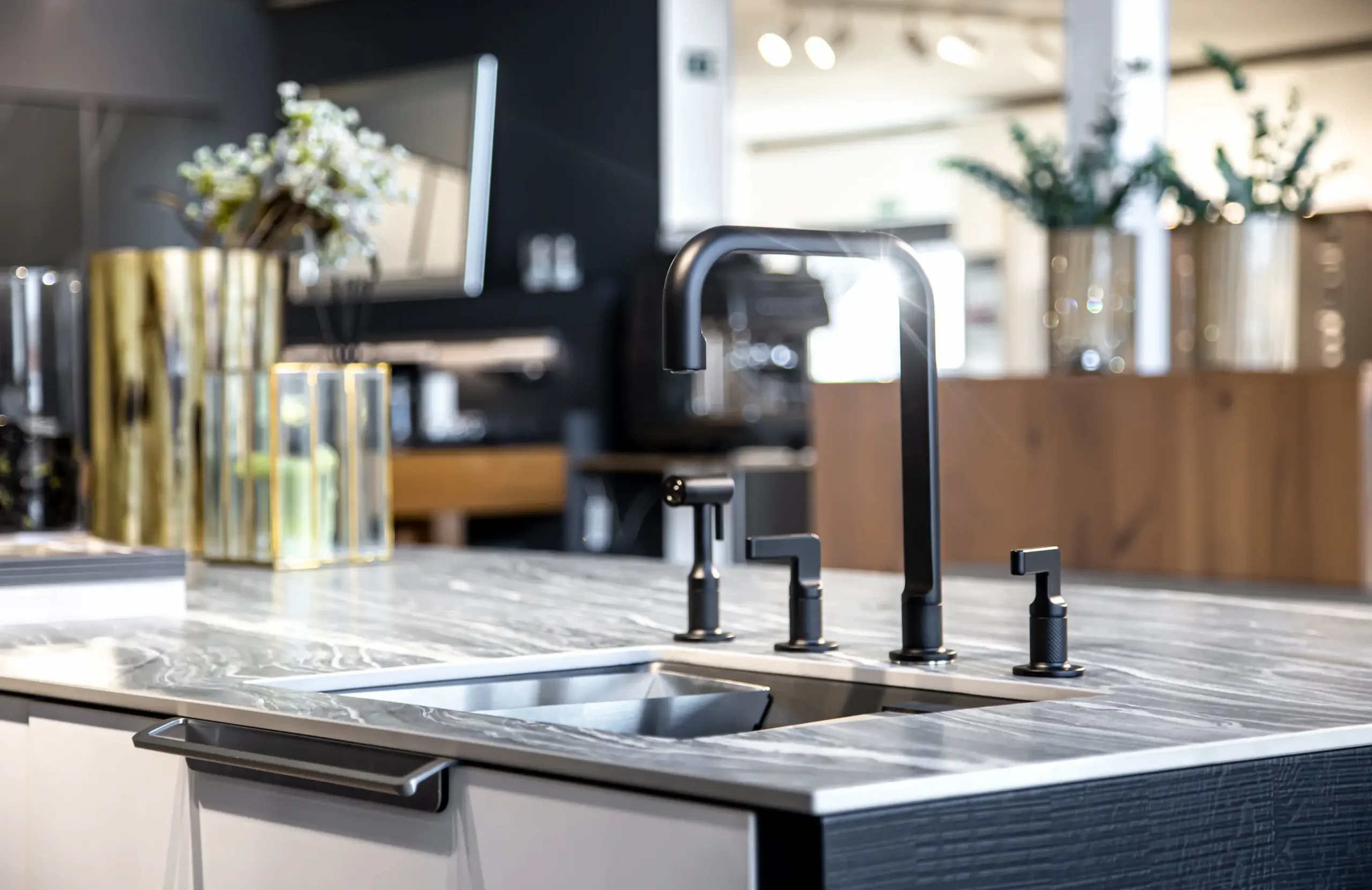 black-faucet-with-steel-sink-stylish-modern-kitchen